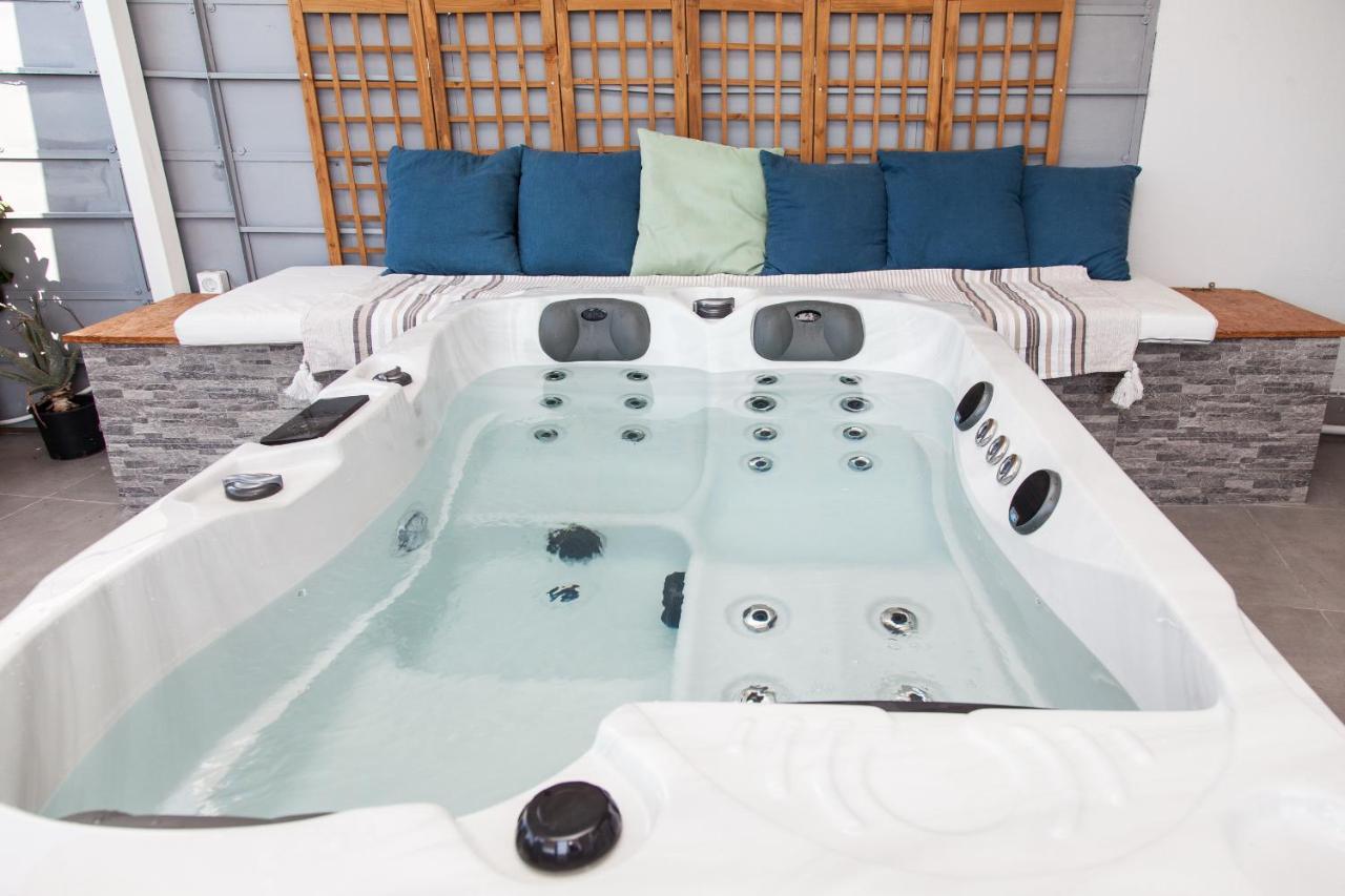 Gorgeous Penthouse With Private Jacuzzi And Amazing View! Apartment Athens Exterior photo